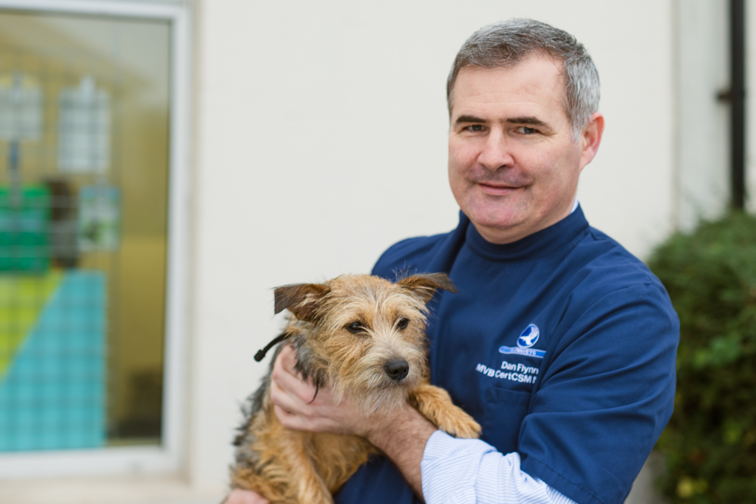 Dan Flynn with a dog at FlynnVets